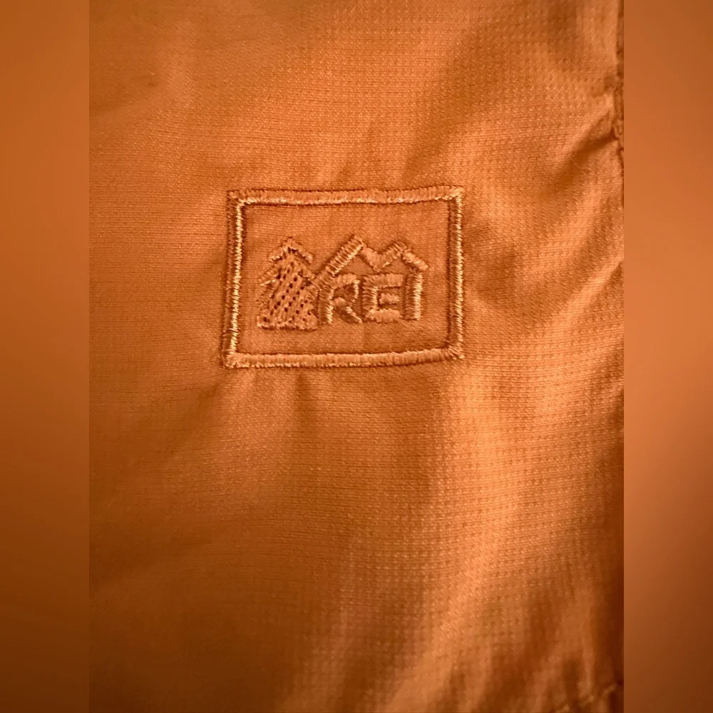 🏞️ REI Co-op Men’s Short-Sleeve Nylon Ventilated Hiking Shirt – Rust Orange (M) - Picture 13 of 15